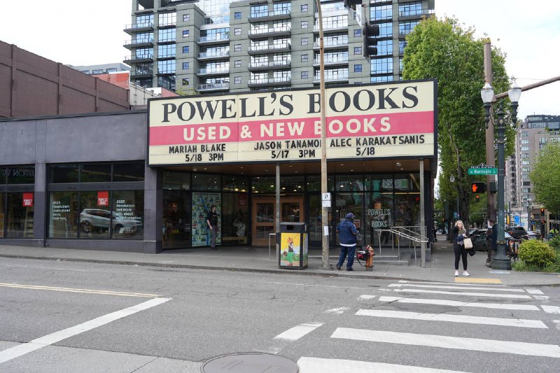 波特兰鲍威尔书店美国最大的独立书店